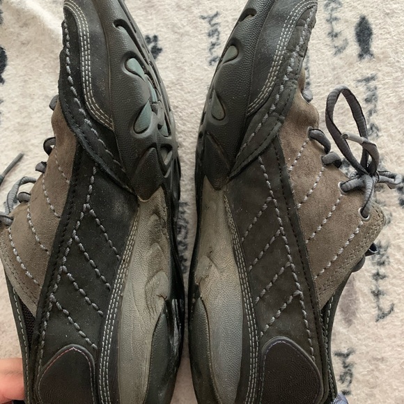 Merrell woman’s walking shoes size 7 - Picture 4 of 9